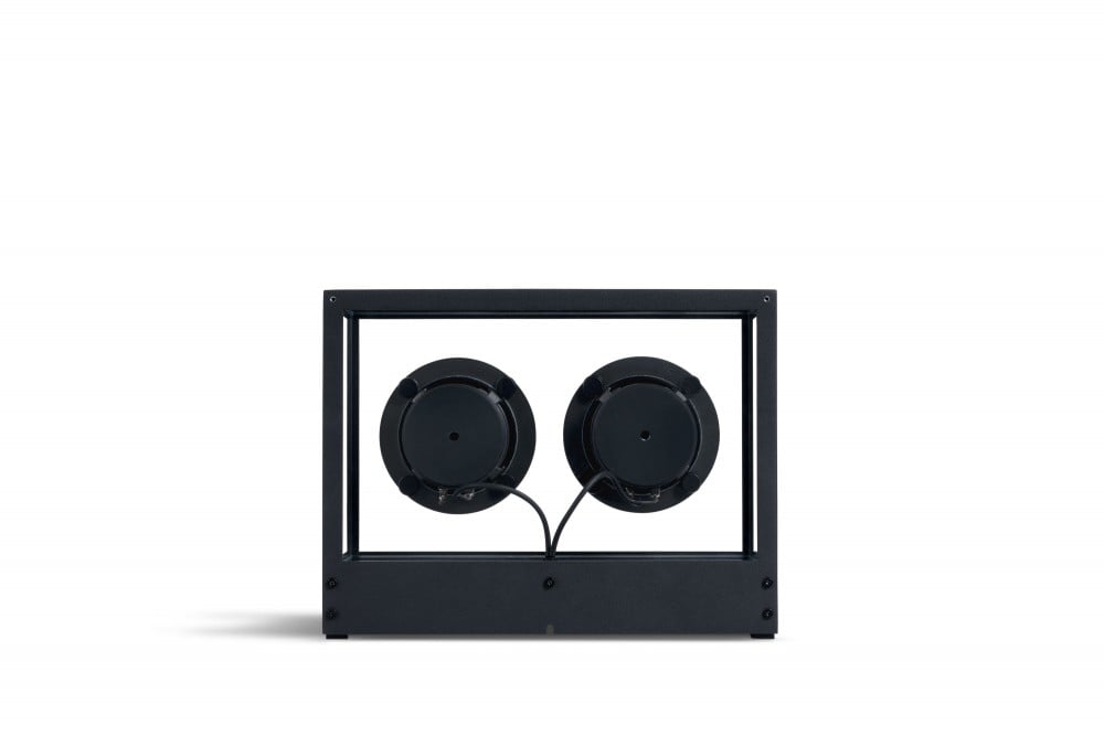 Die Rückseite des Designglaslautsprechers. Kleiner transparenter Lautsprecher schwarz.